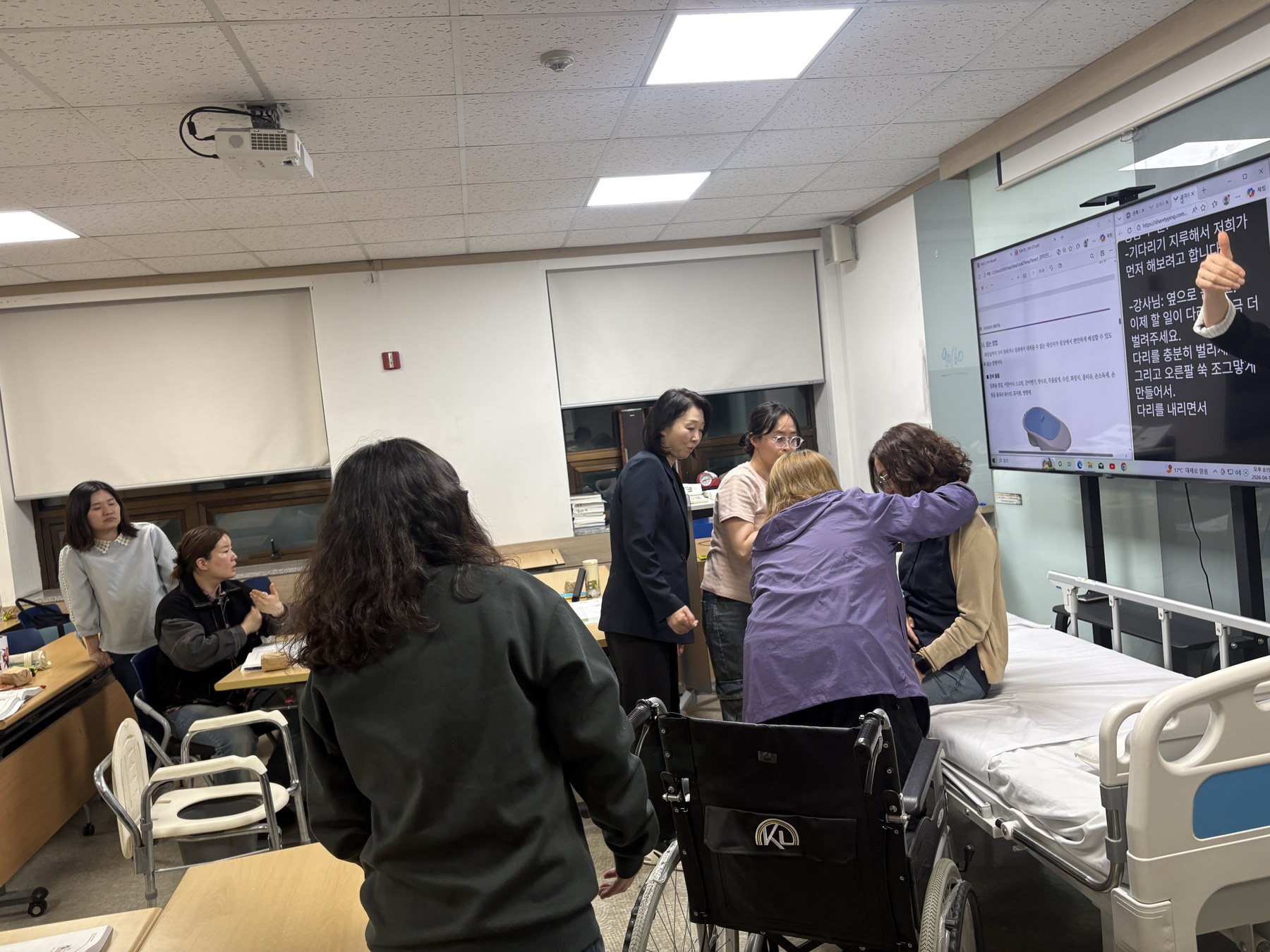 서울시가 청각장애인 요양보호사 양성교육을 진행하는 현장