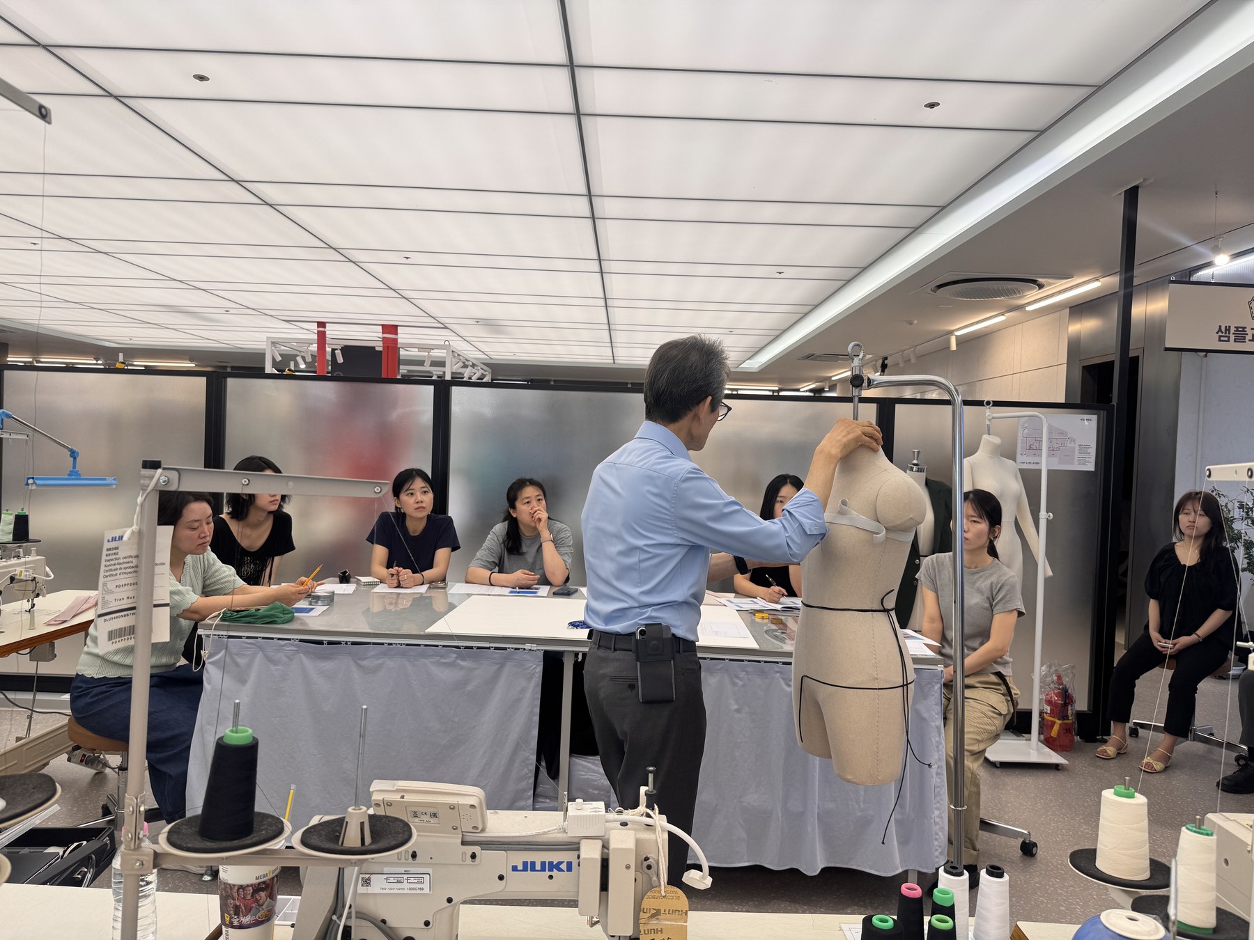서울 명장, 50년 손기술로 성동글로벌경영고 학생에 기술 전수