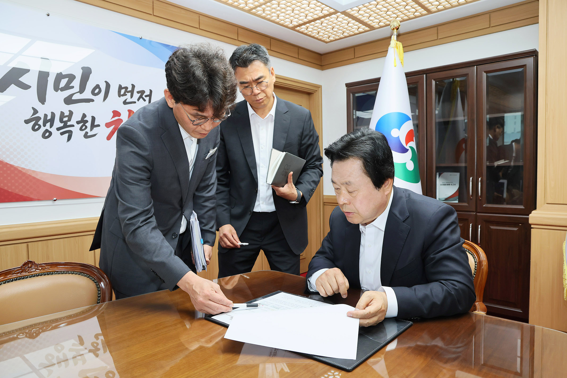 강기윤 창원특례시장 취임 첫날 ‘현안 해결 체계 가동’ 지시