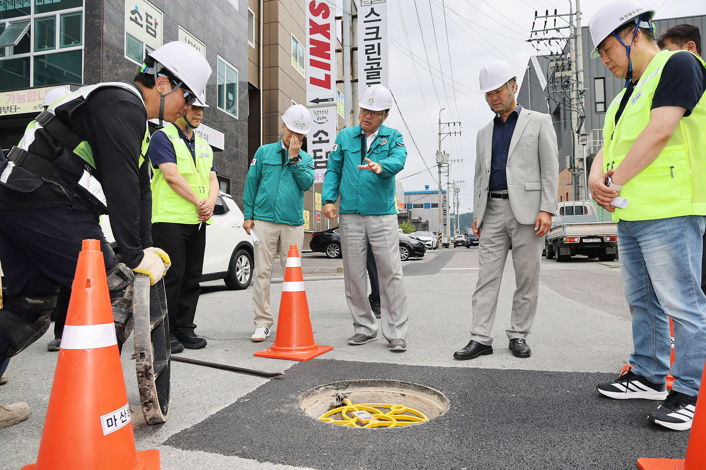 장금용 창원시장 권한대행, 맨홀 추락방지시설 설치 현장 점검
