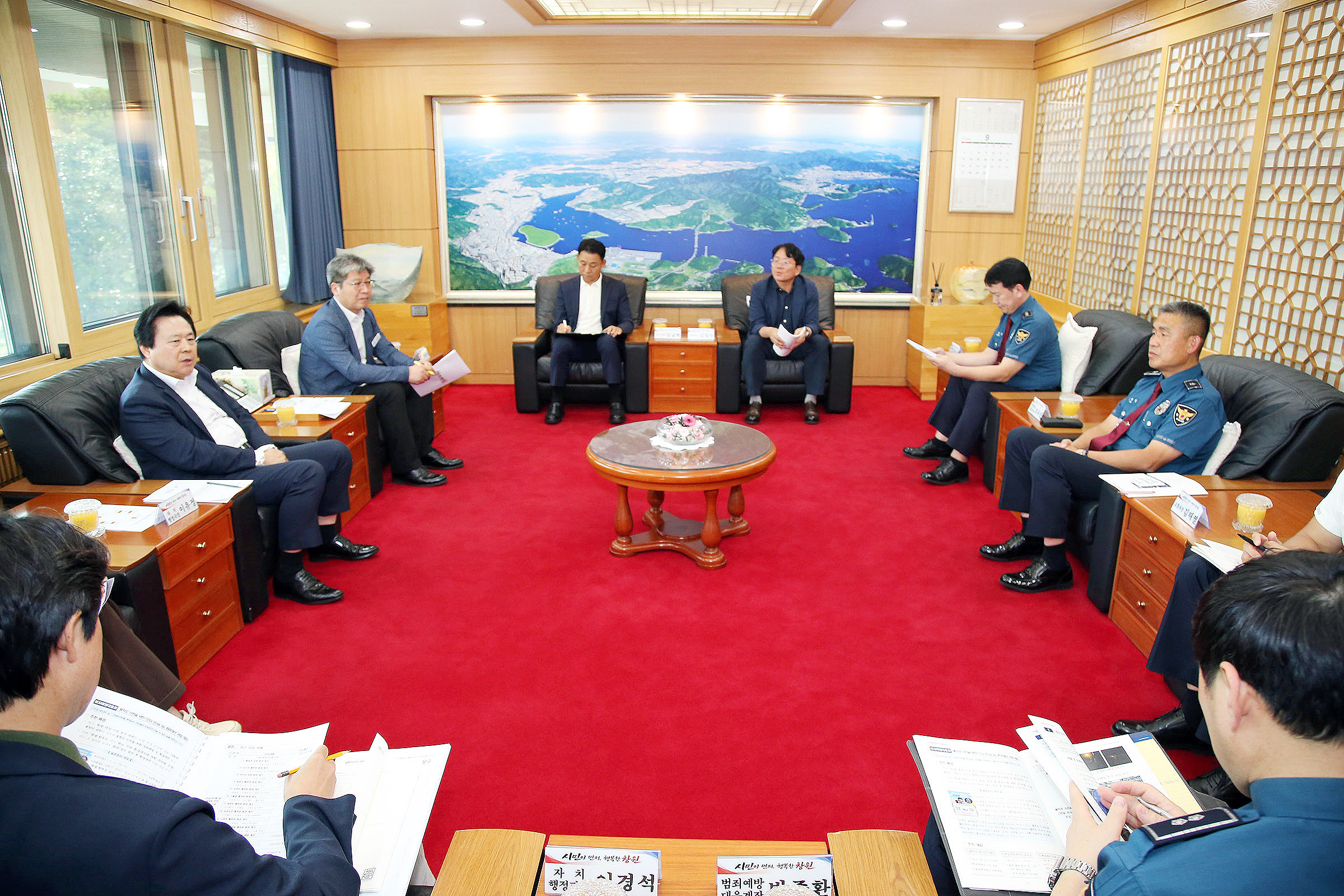 강기윤 창원특례시장, 호욱진 창원중부경찰서장 만나 지역 현안 논의