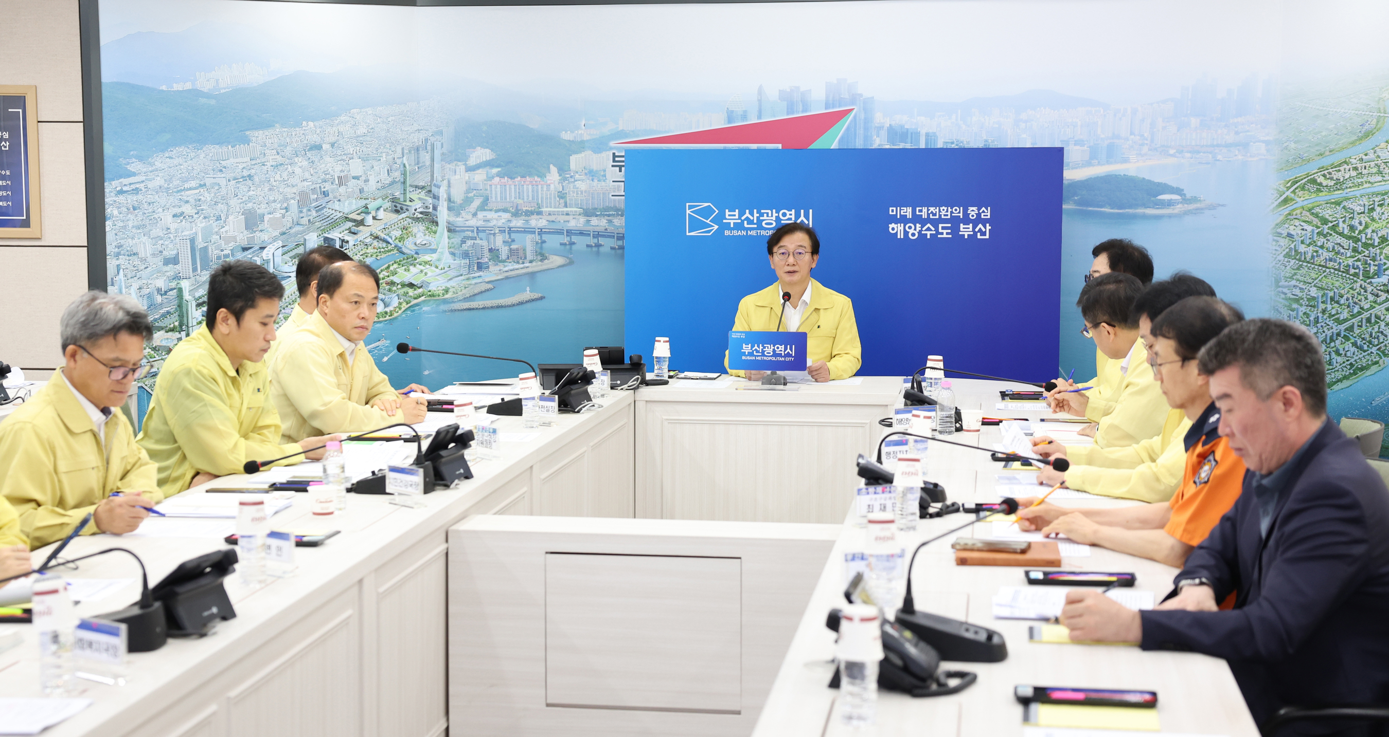 전재수 시장, 예인선 전복사고 관련 재난안전대책본부 회의 주재