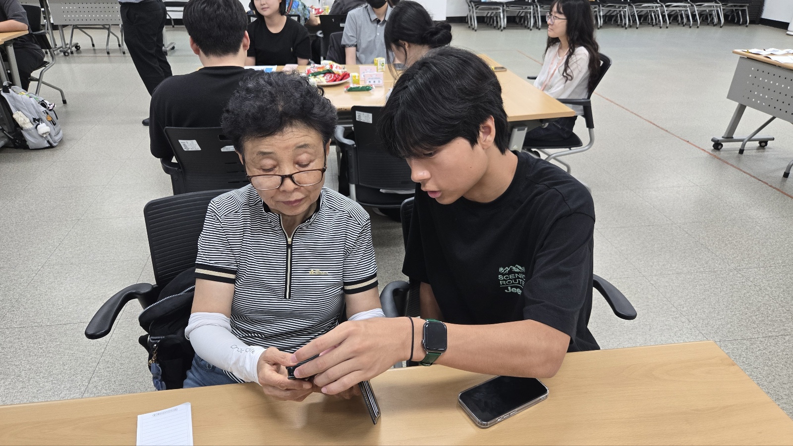 생애주기 인공지능(AI) 교육 확대…청소년·어르신 함께하는 ‘인공지능(AI) 세대공감교육’ 운영