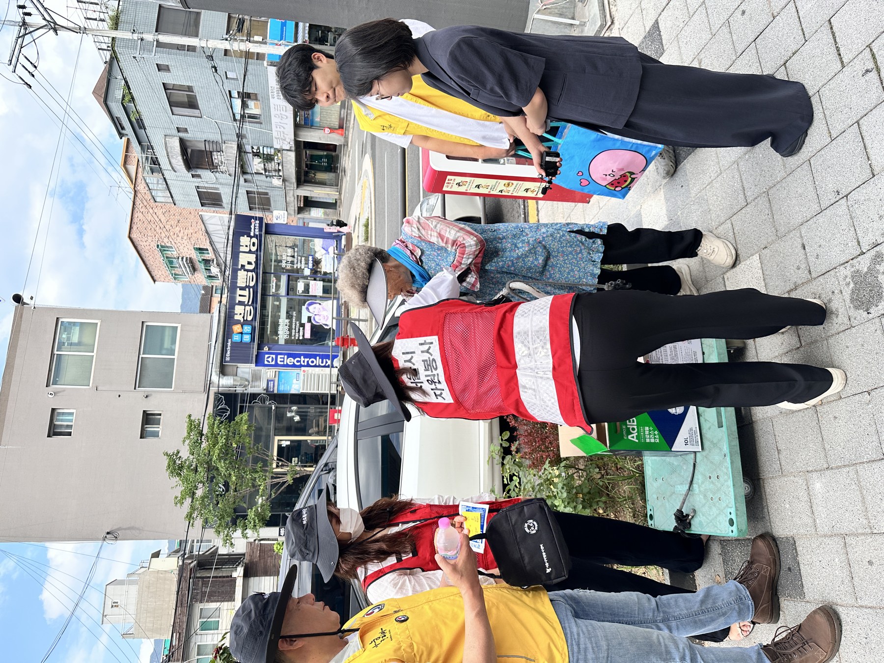 서울시자원봉사센터, 폭염 속 폐지 수집 어르신 1,000명 지원 나서