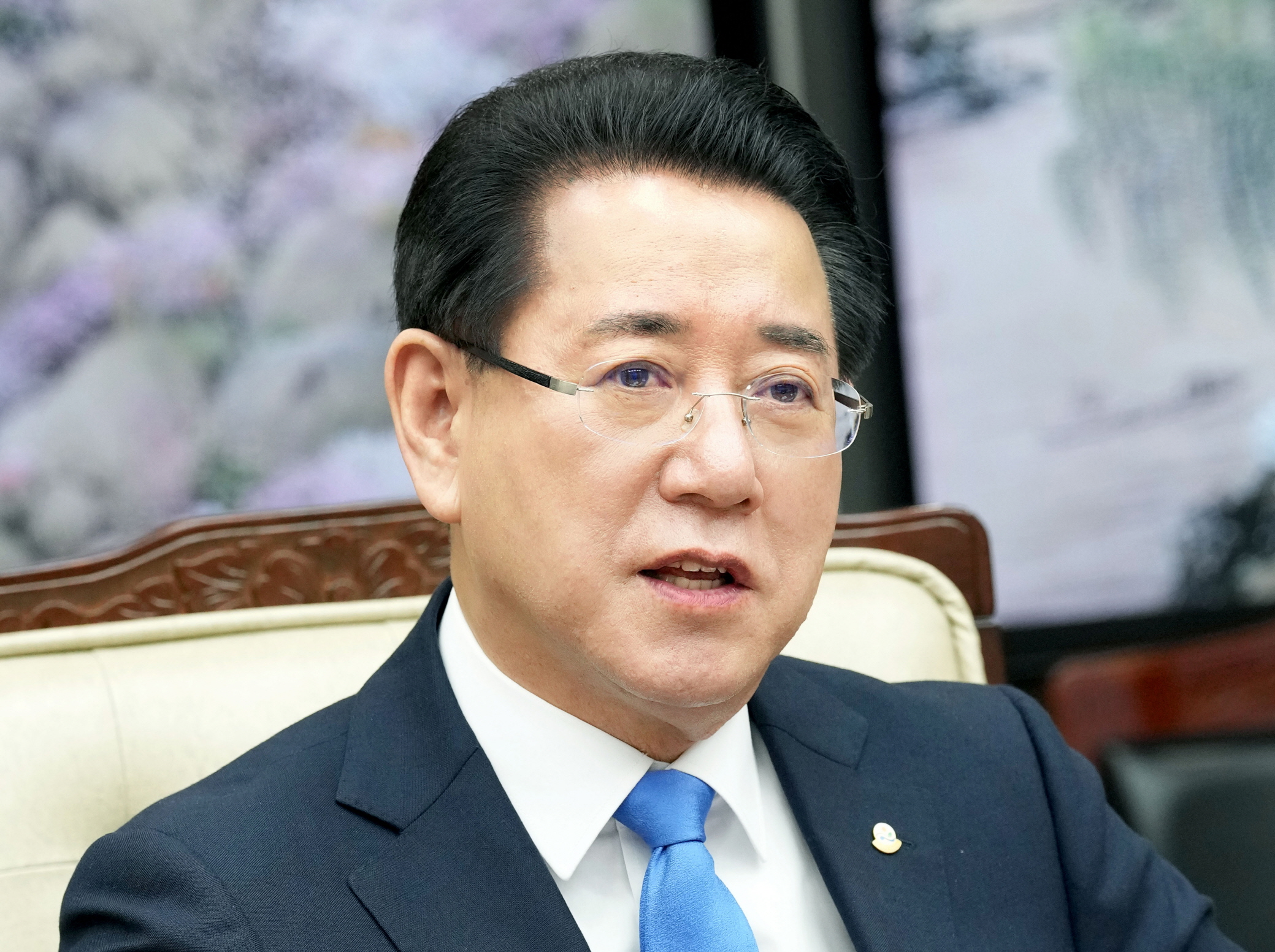 김영록 전라남도지사가 29일 전남·광주 반도체 생산거점 확정에 대해 환영 입장을 밝히고 있다.
