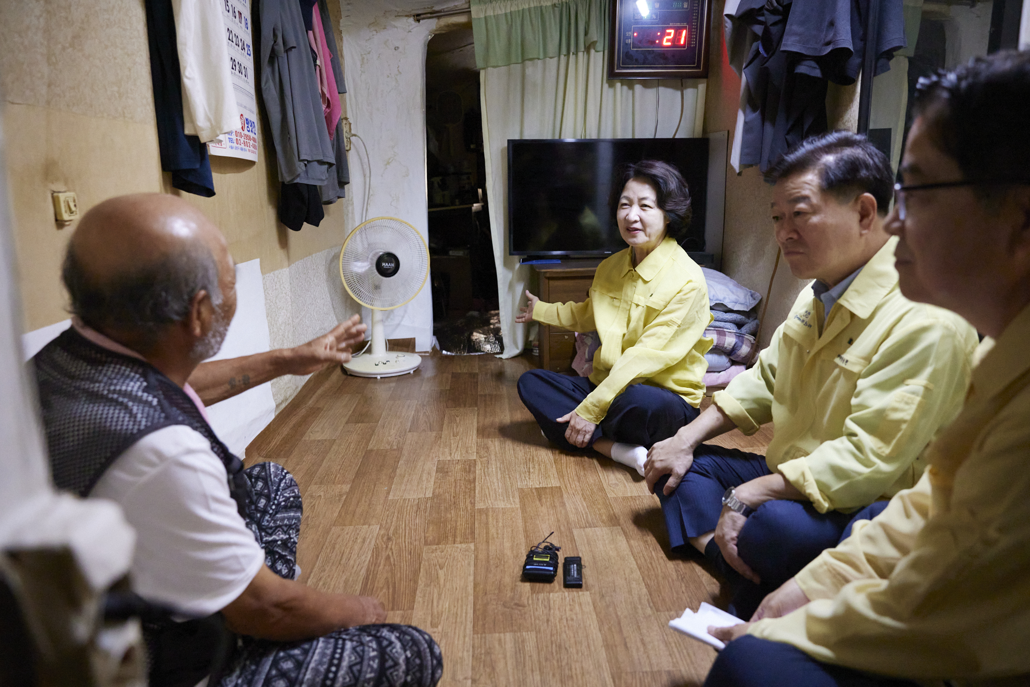 추미애 경기도지사, 뚝방촌 폭염 취약계층 찾아 주거환경 점검 “기후위기는 취약계층에게 더 큰 피해. 추가 지원책 찾아보겠다”
