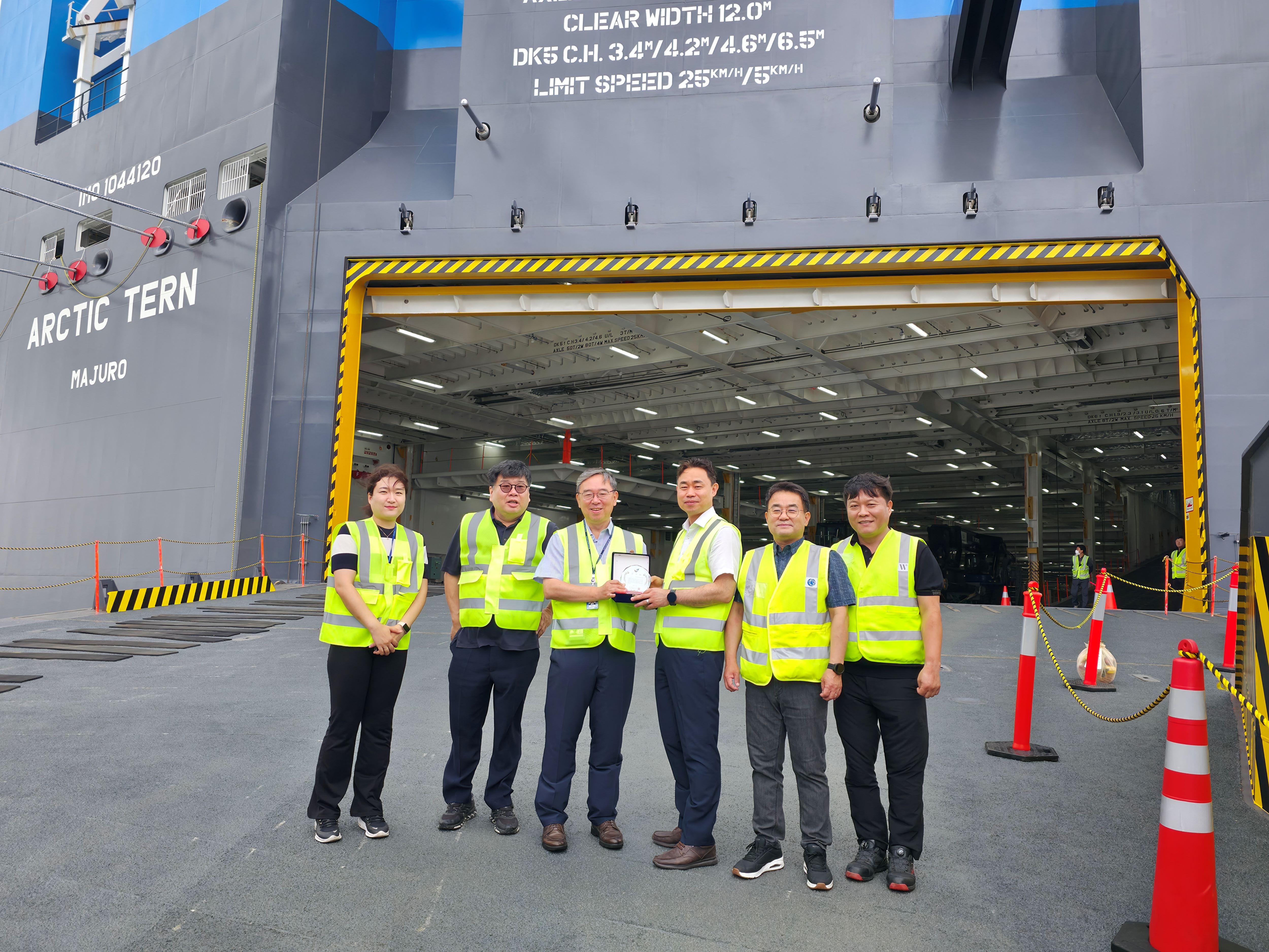 평택항, 승용차 9,300대 수송 가능한 차세대 친환경 운반선 첫 입항
