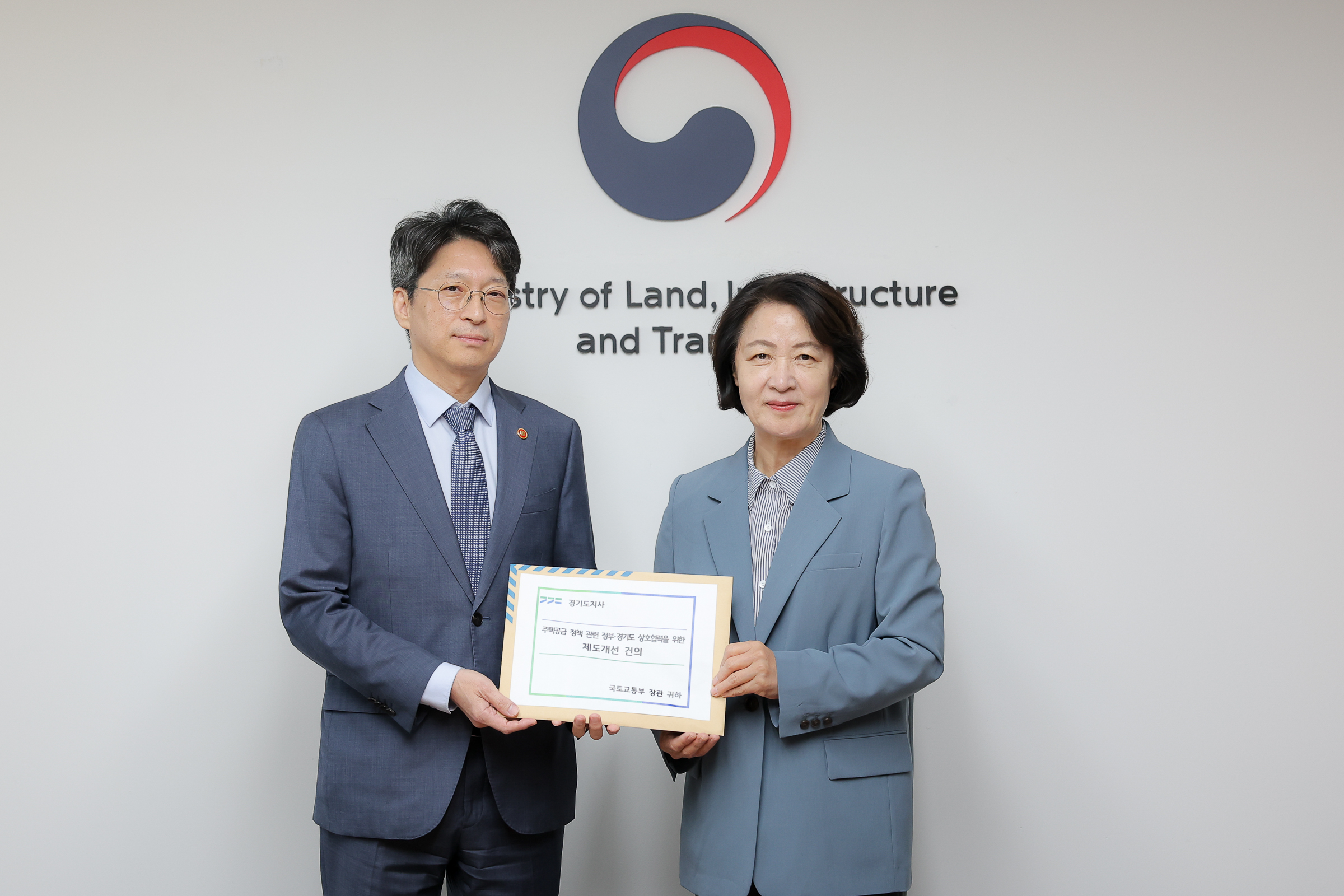 추미애, 국토부 장관 만나 ‘경기도형 주택공급 전략’ 제안 “일자리·주거 따로 놀아… 물량 넘어 삶의 질까지 함께 설계해야”