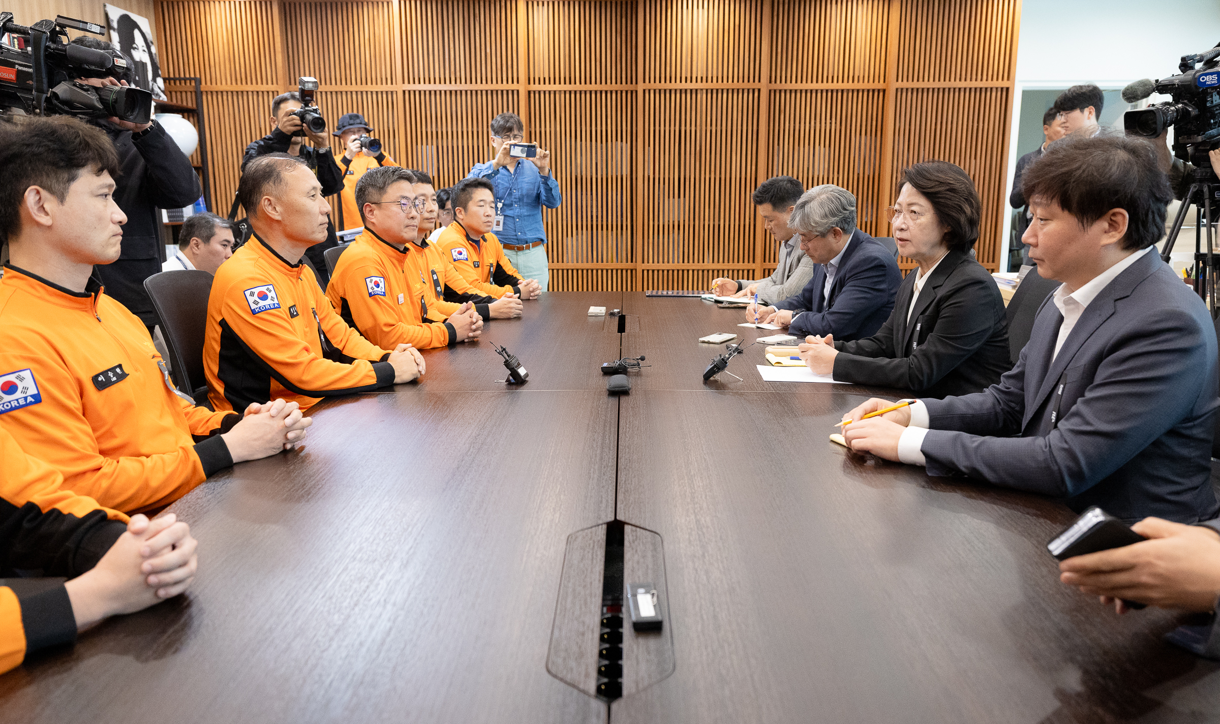 추미애, 도청사 찾은 현장 소방공무원에게 직접 사과 “잘못된 표현으로 상처입으신 소방관여러분께 마음을 다해서 사과드린다”